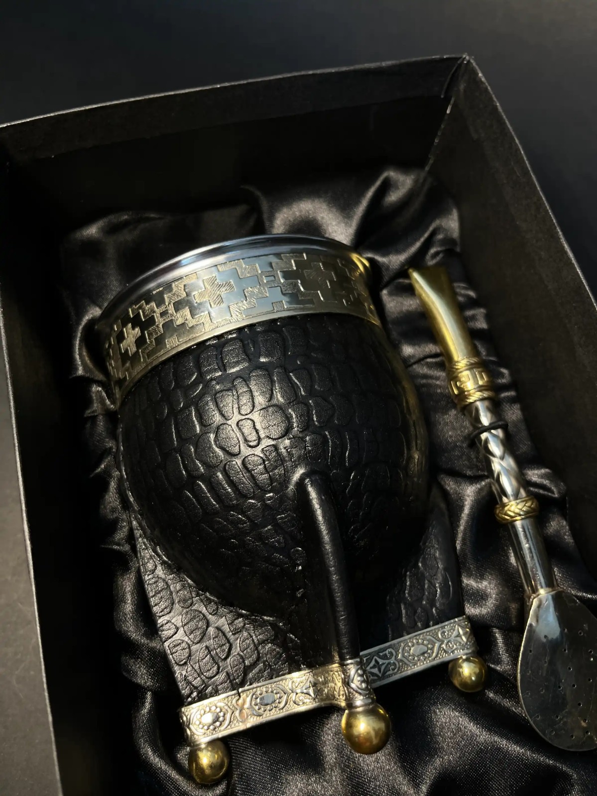 Imagen de Mate Imperial Premium con Base de Alpaca y Patas de Bolitas de Bronce